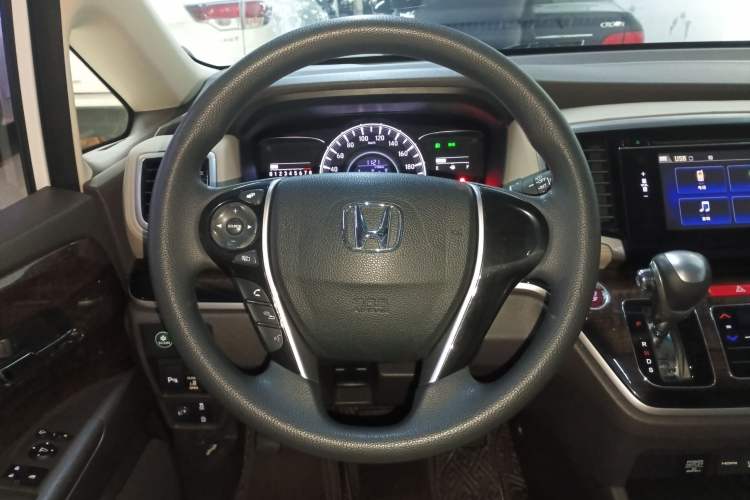 Used Honda Odyssey 2015 Revised 2.4L Luxury Edition
