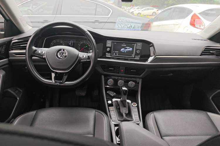 Used Volkswagen Sagitar 2019 200TSI DSG Comfort Version China VI Standard Center Console