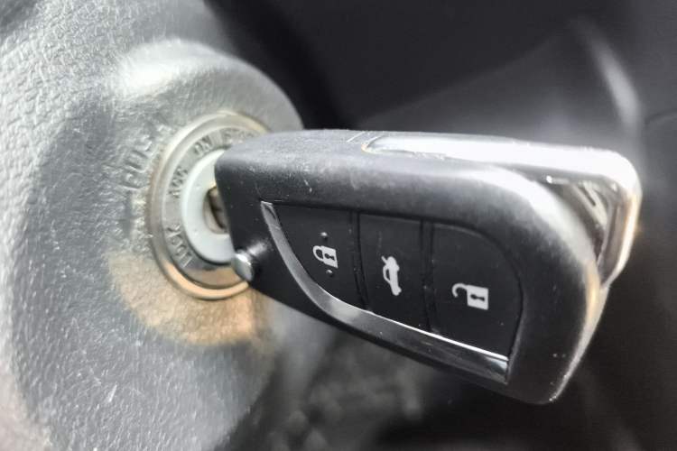 Used Toyota Camry 2015 2.0G Premier Edition Vehicle Key