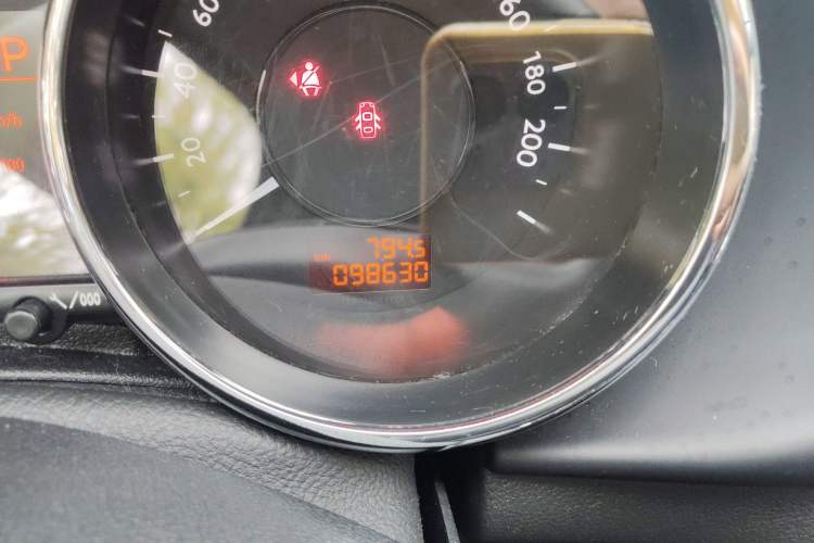 Used Peugeot 3008 2015 2.0L Automatic Classic Edition Odometer Close Up