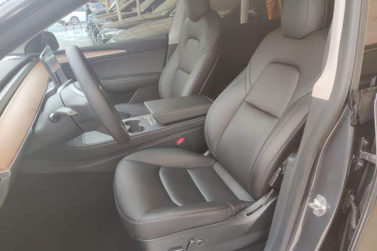 Used Tesla Model Y 2021 Long-Range All-Wheel-Drive Version