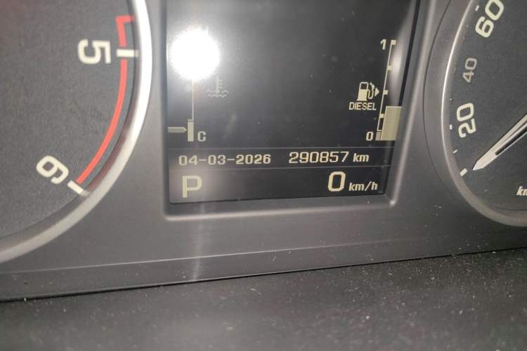 Used Land Rover Discovery 2013 3.0 SDV6 HSE Diesel Edition Odometer Close Up