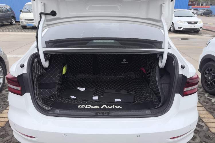 Used Volkswagen Lavida 2022 1.5L Automatic Vision Edition Trunk