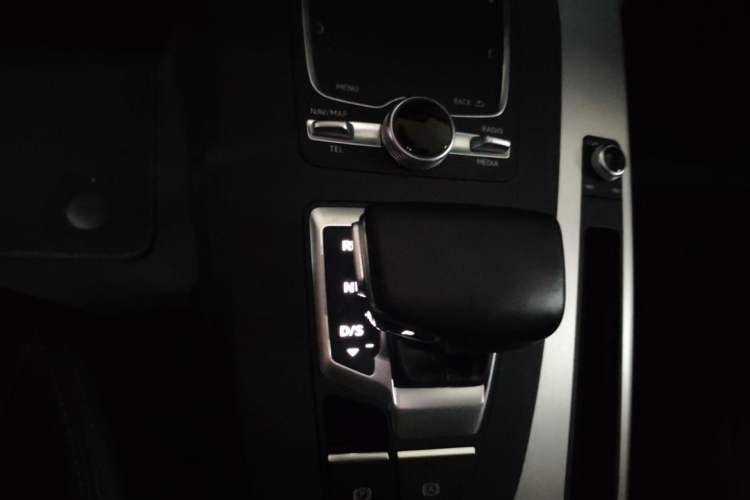 Used Audi Q5L 2018 40 TFSI Prestige Fashion Edition China VI Gear Lever