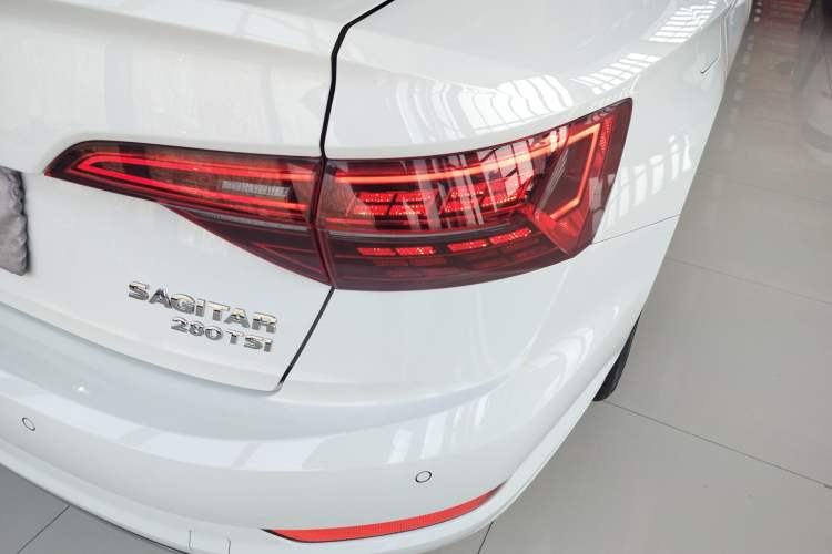 Used Volkswagen Sagitar 2020 280TSI DSG Comfort Version China VI Standard Right Rear Taillight