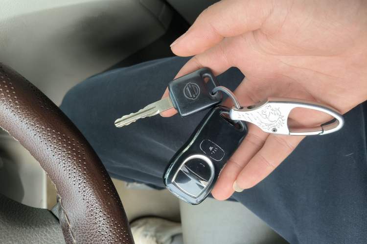 Used Nissan NV200 2014 1.6L CVT Luxury Model China IV Standard Vehicle Key