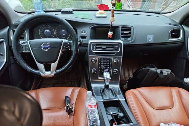 Used Volvo S60 2013 T5 Zhiya Edition Center Console