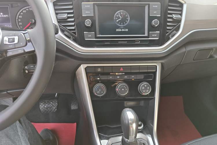 Used Volkswagen T-ROC 2019 230TSI DSG Two-Wheel-Drive Advanced Version China VI Standard Audio And AC Panel