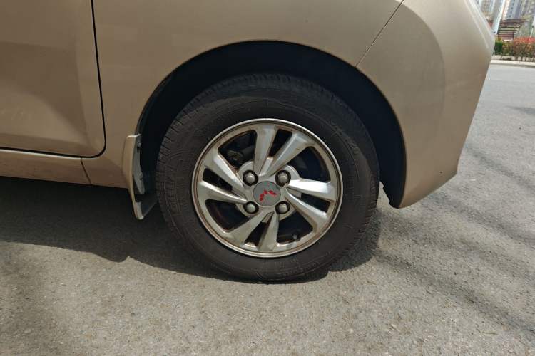 Used Wuling Hongguang MINIEV 2020 Zizai Version Lithium-NMC Right Front Wheel Hub