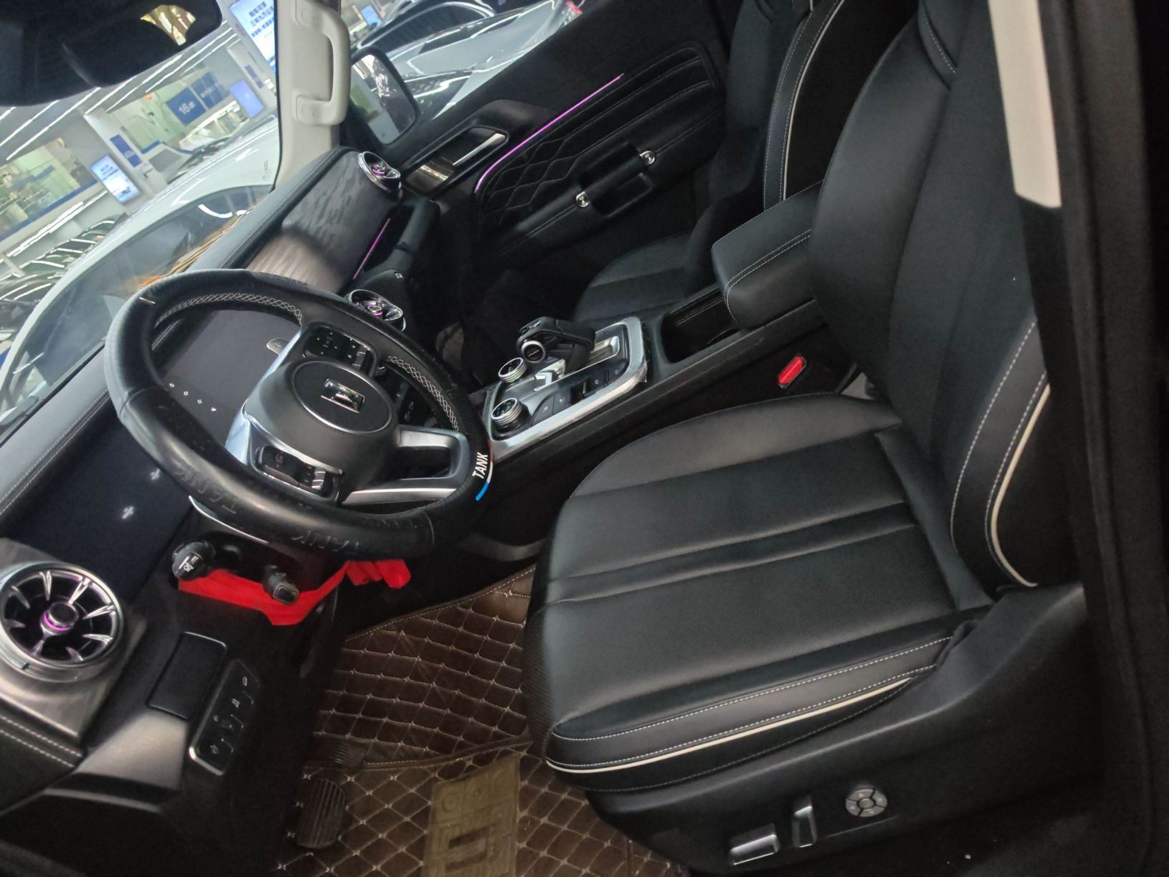 المقاعد الأمامية داخل السيارة