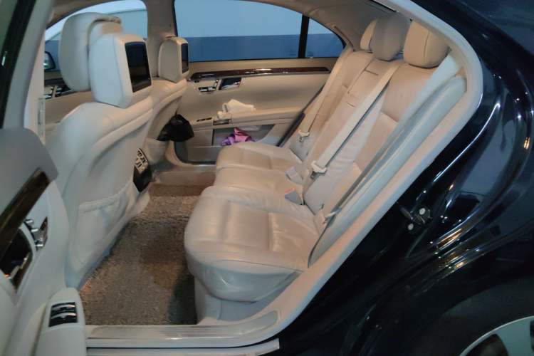 Used Mercedes-Benz S-Class 2012 S 300 L Business Standard Model