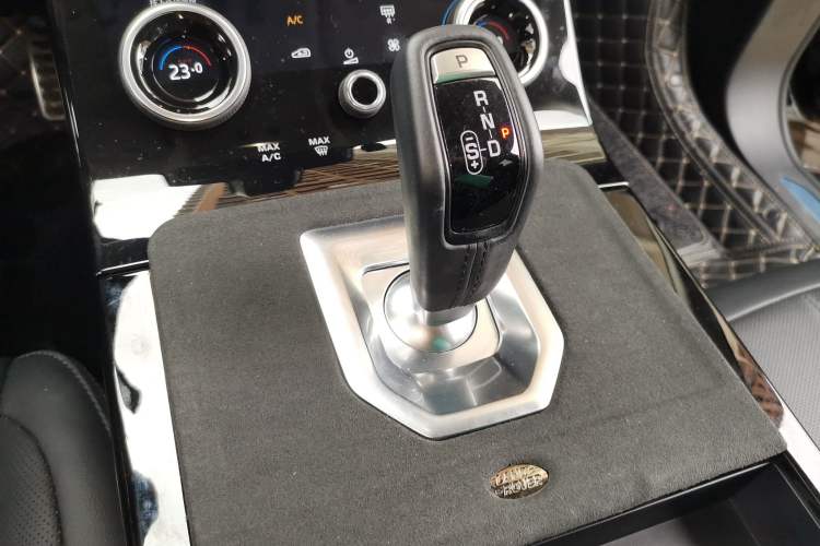 Used Land Rover Range Evoque 2023 Aurora L 249 PS Collins Antique Bronze Special Edition Gear Lever