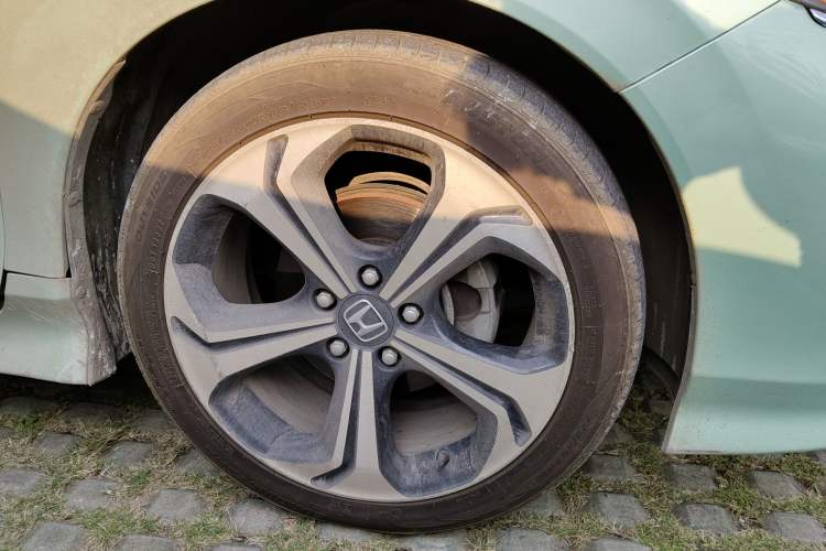 Used Honda Jade 2017 210 TURBO CVT Luxury Edition 5 Seats Right Front Wheel Hub