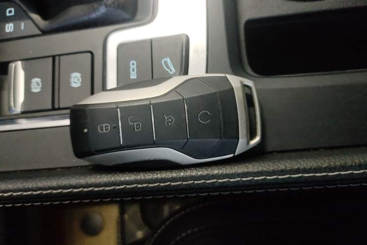 Used BYD Tang 2018 2.0T Automatic Smart Connect Prestige 7-Seater China V Standard
