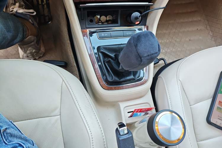 Used Volkswagen Lavida 2013 1.6L Manual Fashion Edition Gear Lever