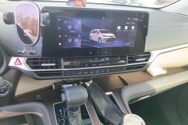 Used Toyota Granvia 2024 2.5L Hybrid Comfort Edition Audio And AC Panel