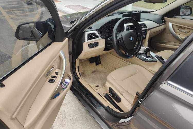 Used BMW 3 Series 2014 320Li Fashion Model
