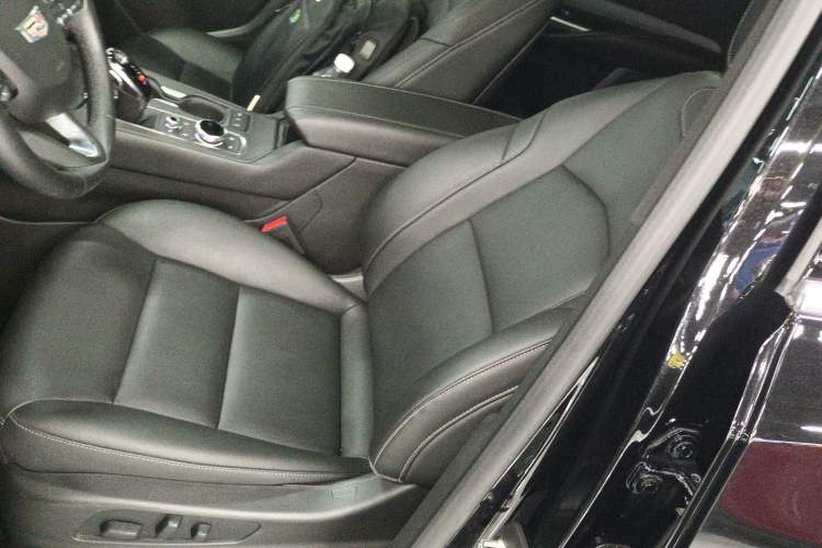 Used Cadillac XT4 2022 28T Two-Wheel-Drive Luxury Version Left Front Seat