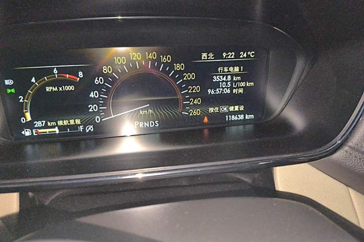 Used Lincoln Continental 2017 2.0T Two-Wheel Drive Deluxe Edition Odometer Close Up