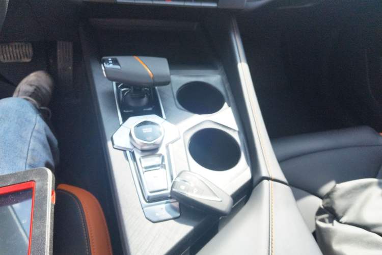 Used Changan UNI-V 2025 1.5T 500Bar High-Energy Version