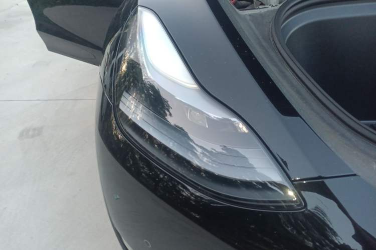 Used Tesla Model Y 2023 Long-Range All-Wheel-Drive Version Right Front Headlight