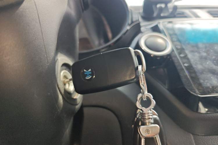 Used Kia K2 2012 Hatchback 1.4L MT Cool Edition Commemorative Model