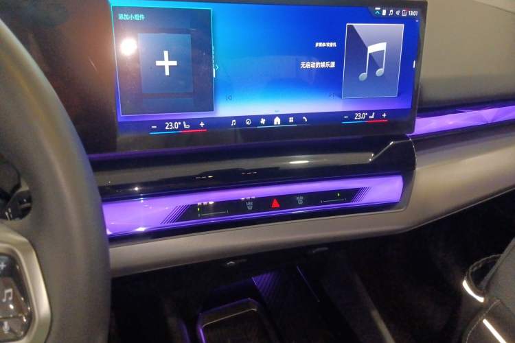 Used BMW i5 2024 eDrive 35L Luxury Model with M Sport Package Audio And AC Panel