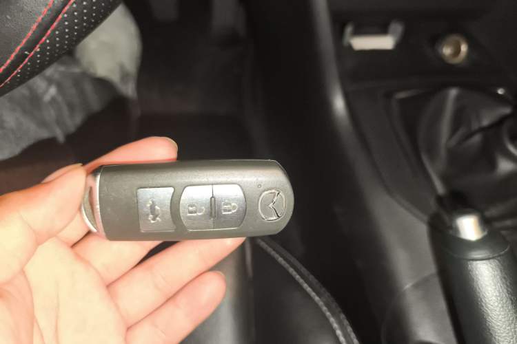 Used Mazda 3 Axela 2014 Sedan 1.5L Manual Comfort Model