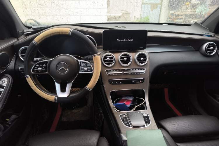 Used Mercedes-Benz GLC 2020 Facelift GLC 260 L 4MATIC Luxury Edition Center Console