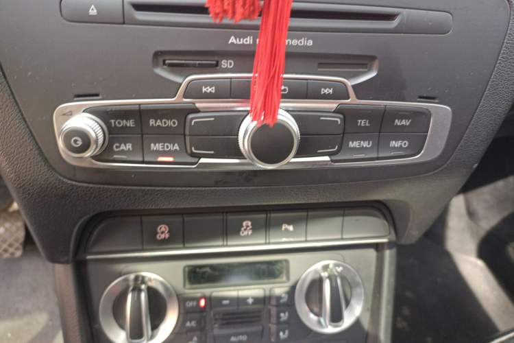 Used Audi Q3 2015 35 TFSI Comfort Model Audio And AC Panel