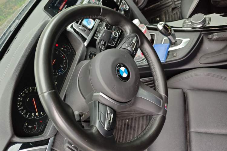 Used BMW 3 Series GT 2019 320i M Sport Package Steering Wheel