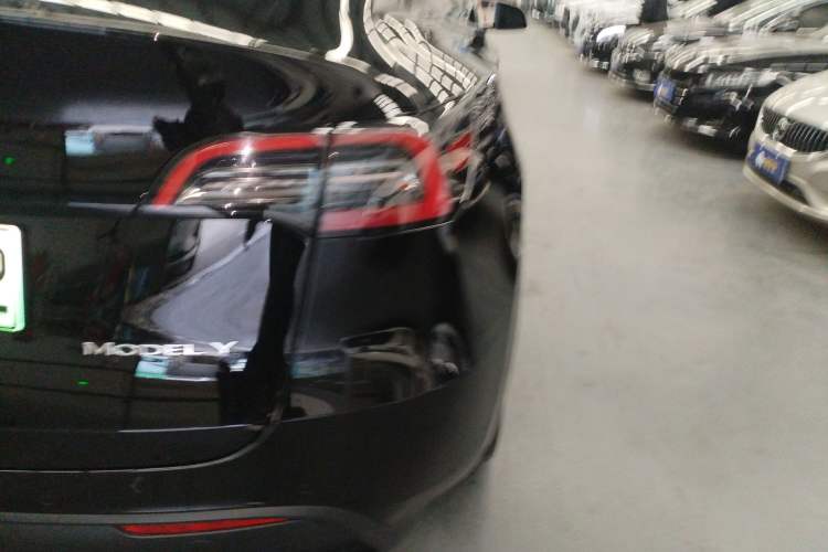 Used Tesla Model Y 2021 Long-Range All-Wheel-Drive Version 3D7