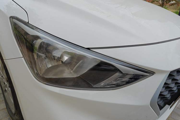 Used Hyundai Celesta 2017 1.6L Manual GL Delight Edition Right Front Headlight