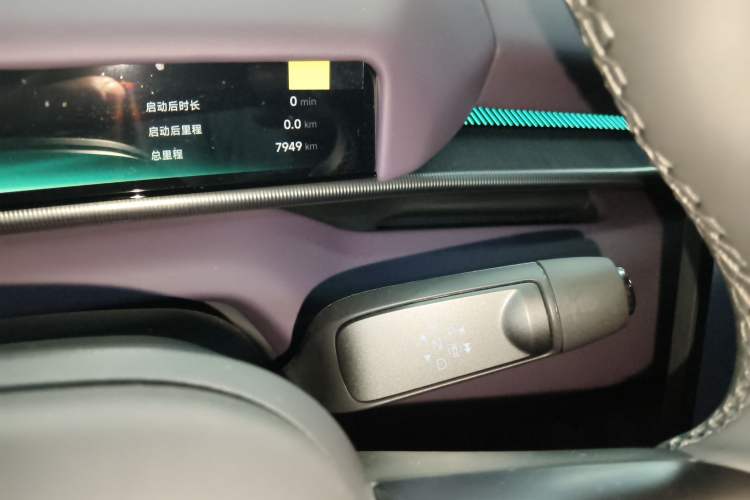 Used XPeng P7 2025 Model—702 Long Range Ultra Gear Lever