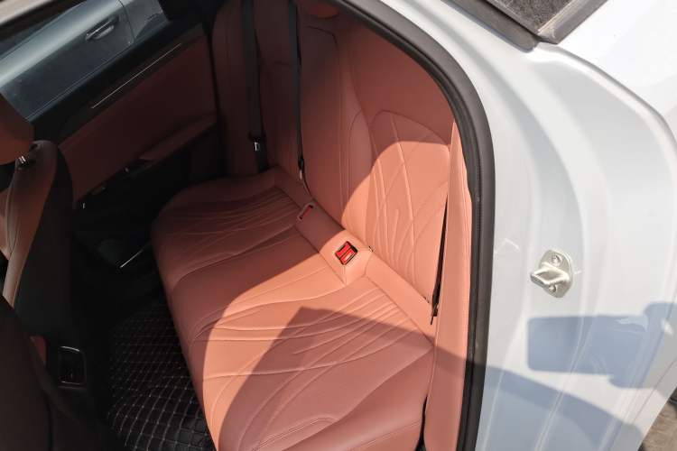 Used Geely Galaxy L6 2025 EM-i 60km Launch Edition Left Rear Seat