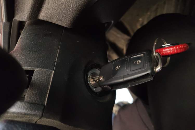 Used Wuling Hongguang V 2022 1.5L Jingqu Edition Electric-Assist LAR Vehicle Key