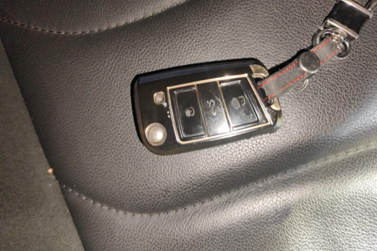 Used Volkswagen Tiguan L 2019 Updated Version 330TSI Automatic Two-Wheel Drive Panoramic Comfort Edition China VI Standard Vehicle Key