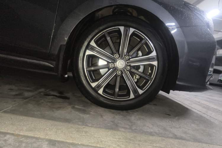 Used CHANGAN Ruicheng CC 2022 Blue Whale Edition 1.5T DCT Luxury Model Right Front Wheel Hub