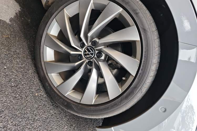 Used Volkswagen FAW-Volkswagen CC 2021 380TSI Striking Edition Right Front Wheel Hub