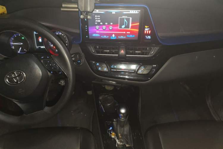 Used Toyota C-HR 2018 2.0L Leading with Sunroof China VI Standard Audio And AC Panel