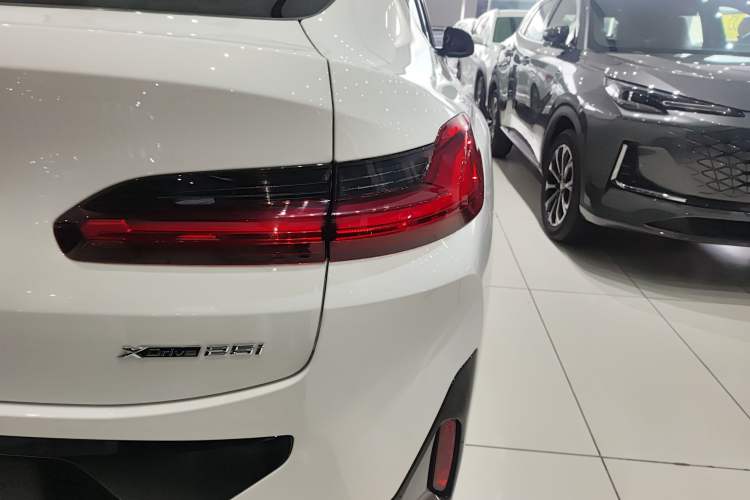 Used BMW X4 2022 xDrive 25i M Sport Package
