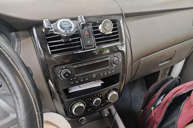 Used Wuling Rongguang V 2015 1.5L Standard Version
