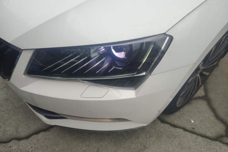 Used Skoda Superb 2016 TSI330 DSG Smart Drive Edition Left Front Headlight