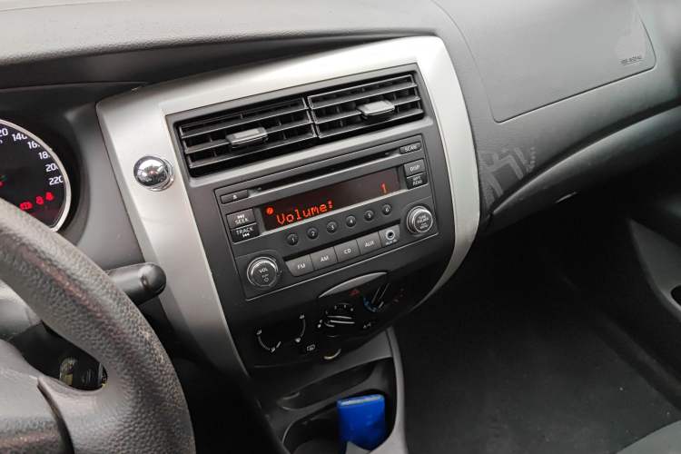 Used Nissan Livina 2015 1.6XE Manual Comfort Edition Audio And AC Panel