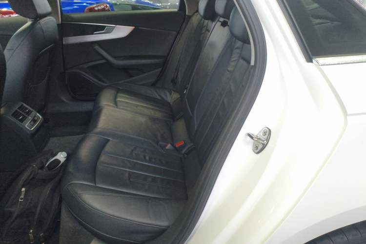 Used Audi A4L 2019 40 TFSI Fashion Version China V