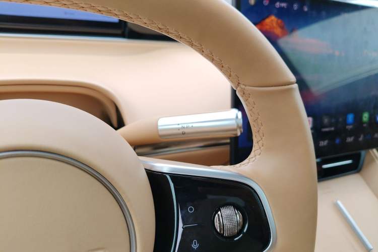 Used Hima Luxeed R7 2024 All-Electric 667 km Max
