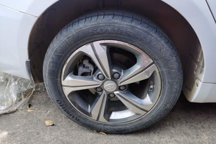 Used Geely Auto Emgrand GL 2018 1.8L DCT Elite Smart Connectivity Version Right Rear Wheel Hub