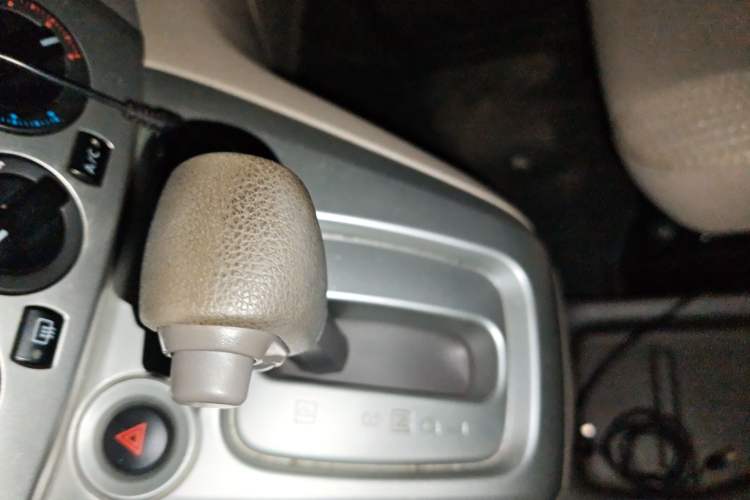 Used Nissan NV200 2014 1.6L CVT Luxury Model China V Standard Gear Lever