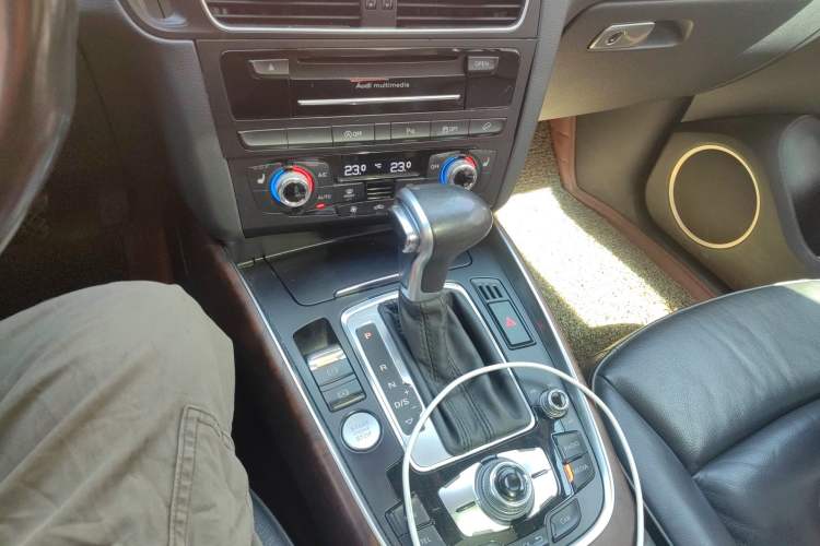 Used Audi Q5 2015 40 TFSI Comfort Model Gear Lever