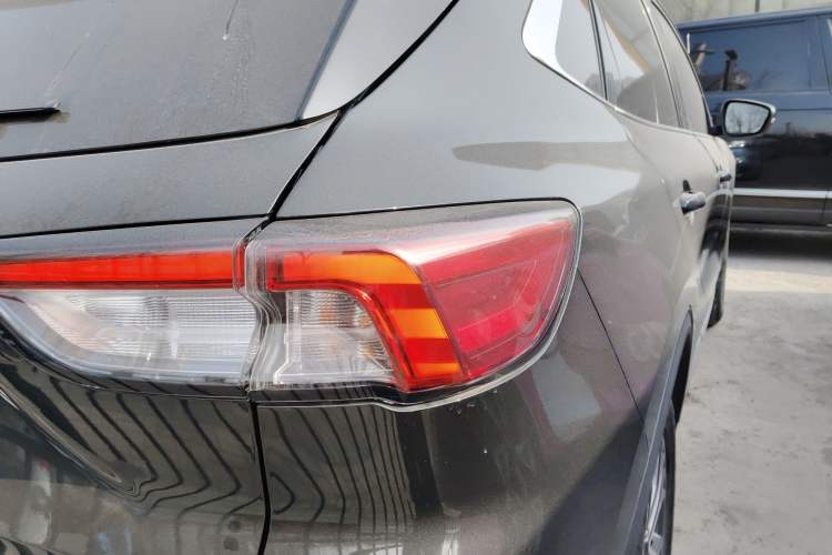 Used Ford Escape 2020 EcoBoost 245 Two-Wheel-Drive Titanium Edition
